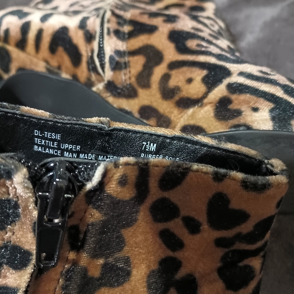 Leopard print kitten low heel booties - Picture 10 of 10